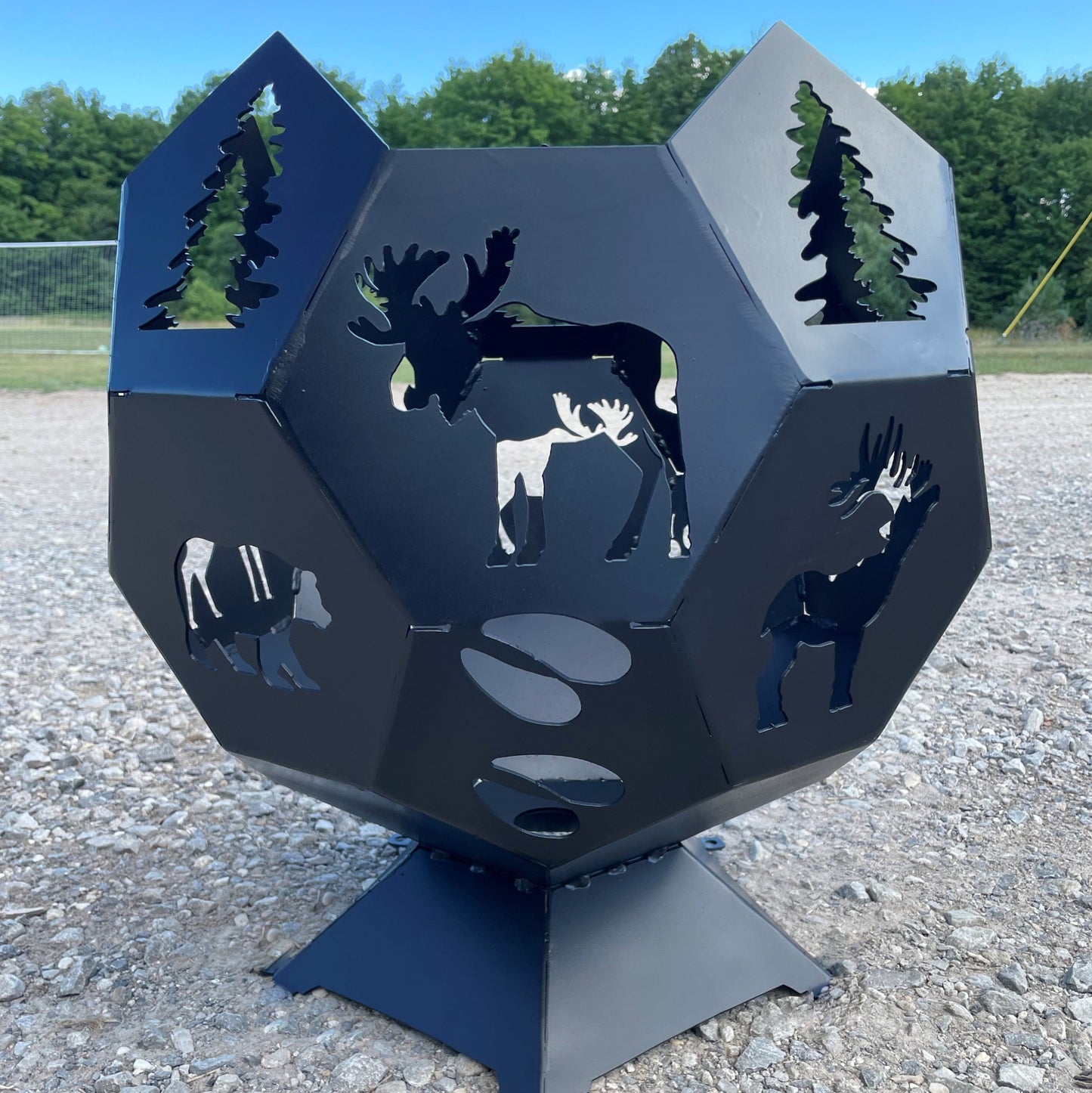 Wildlife side view of round fire pit