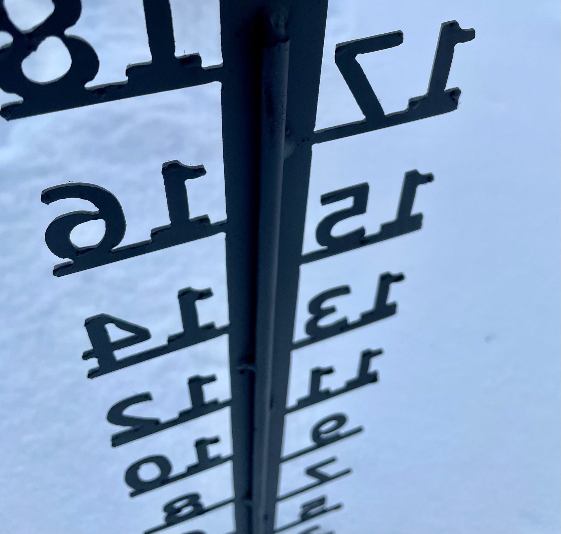 Snow measuring stick with reinforced rod
