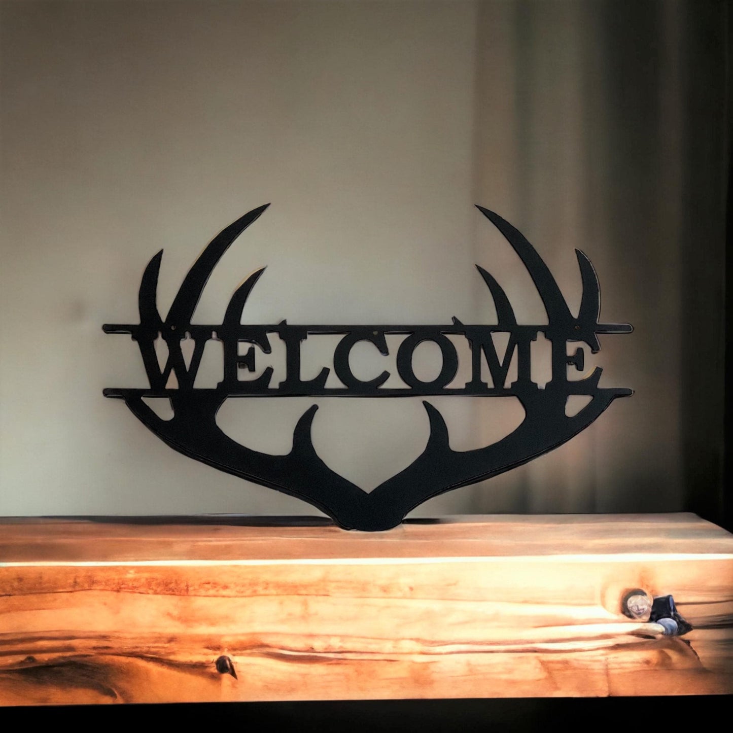 Antler metal wall sign with the word "welcome"